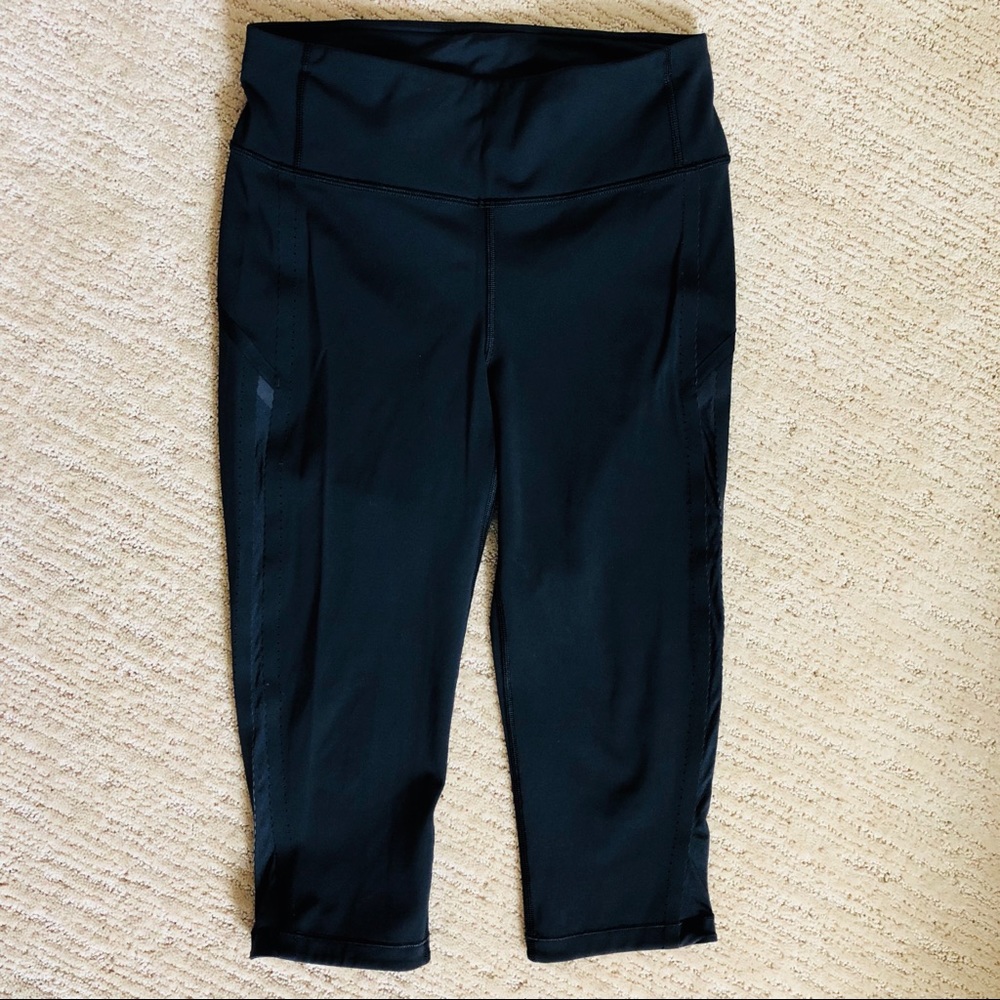 Black crop Lululemon leggings